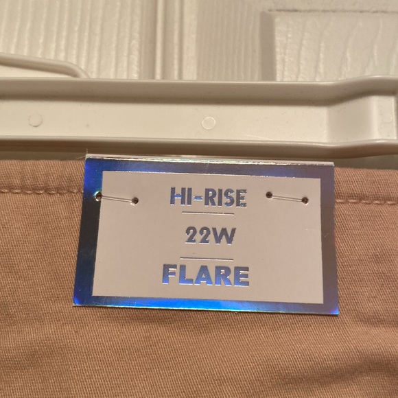 Brand New Tinseltown Tan Hi-Rise Pull On Flare Pants…size 22W - Picture 5 of 6